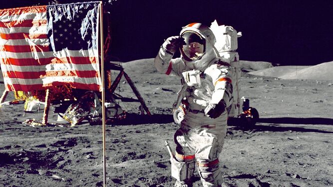 Neil Armstrong en la misión del Apolo XI con la llegada a la Luna en 1969