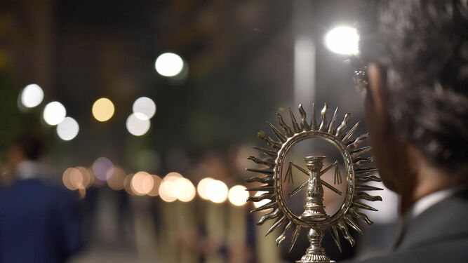 La Virgen de la Victoria, en rosario de aurora a la Catedral