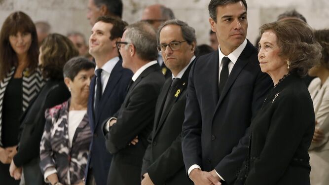 El funeral de Montserrat Caball&eacute; congrega a personalidades de la pol&iacute;tica y de la m&uacute;sica