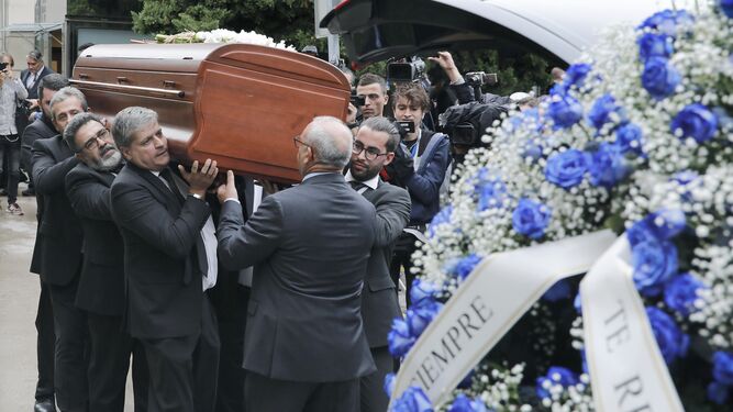 El funeral de Montserrat Caball&eacute; congrega a personalidades de la pol&iacute;tica y de la m&uacute;sica
