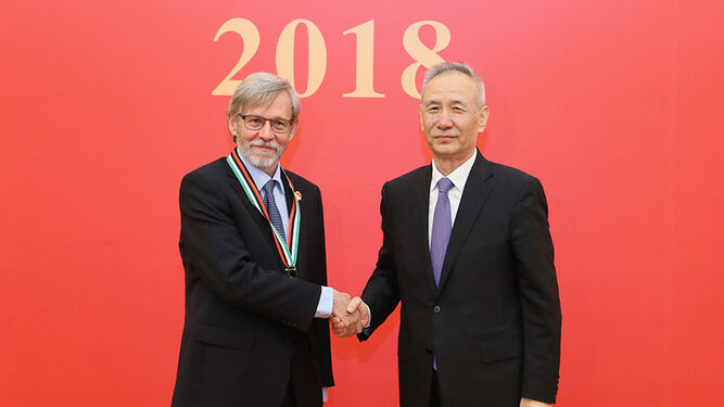 García Franquelo recibe el mayor galardón entregado en China a expertos extranjeros