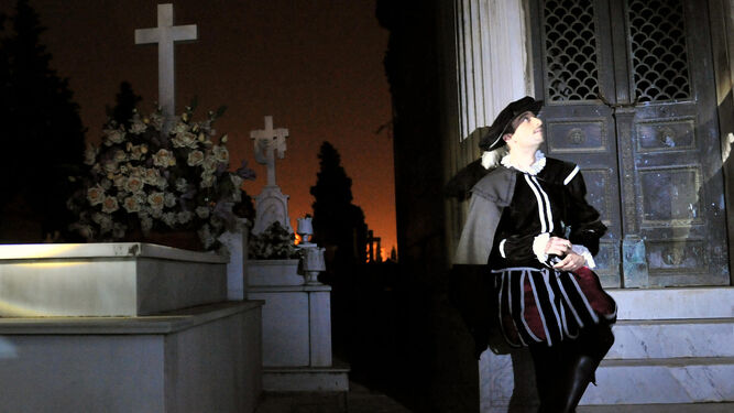 Edición pasada de la visita teatralizada de 'Don Juan Tenorio' en el cementerio de Sevilla.