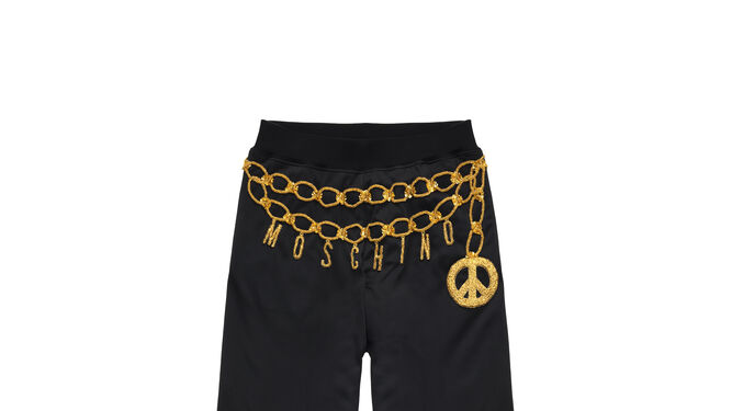 Pantalones tipo bomber con cadenas bordadas de Moschino tv H&amp;M 99 EUR