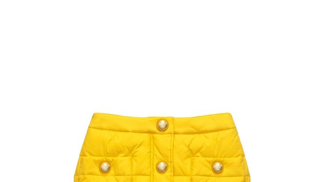 Falda de plum&iacute;fero amarillo con botones dorados de Moschino tv H&amp;M, 79,99&euro;