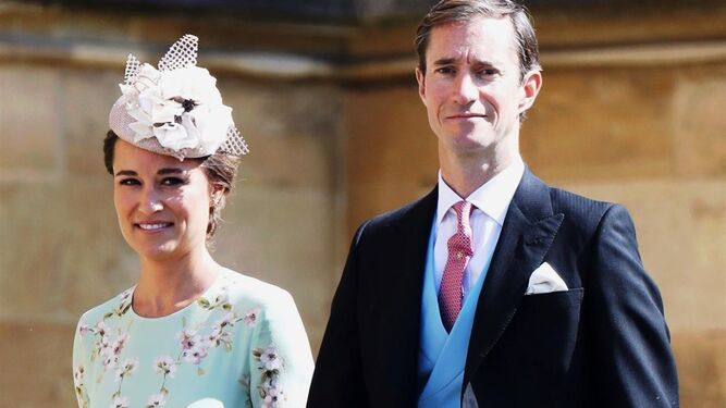 Pippa y su marido, en la boda del príncipe Enrique en mayo.