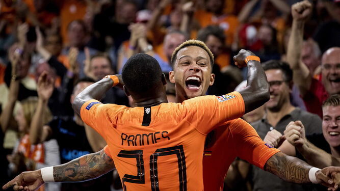 Promes le dio a Depay la asistencia del 2-0 en el triunfo de Holanda sobre Alemania.