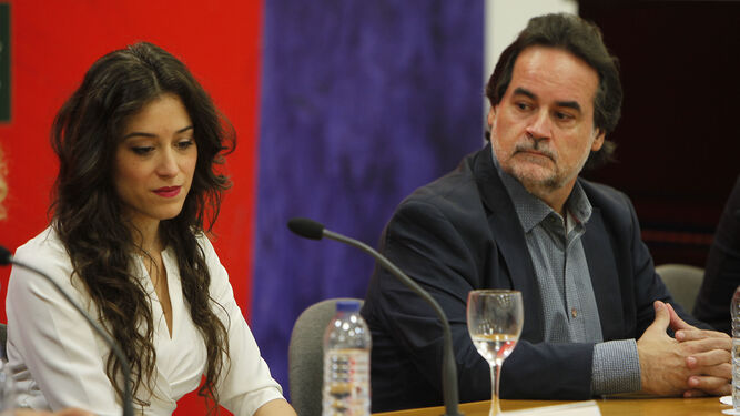 Leonor Bonilla y José Bros, en la rueda de prensa que ofrecieron en el Maestranza.