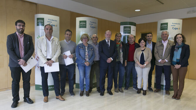 El presidente de la Diputación de Sevilla en la firma de los convenios con los municipios.