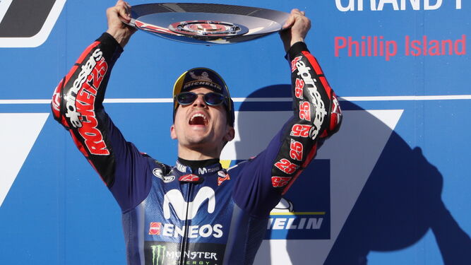 El español Maverick Viñales celebra su triunfo en el circuito de  Phillip Island.