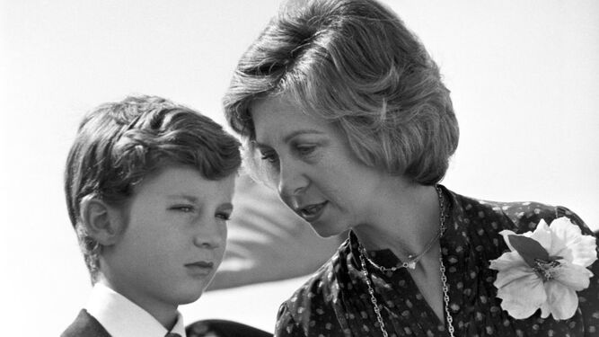 Hablando con su hijo, el Rey Felipe VI, cuando era un niño.