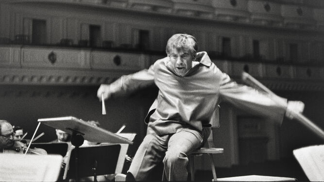 Bernstein en un ensayo en el Carnegie Hall en 1960