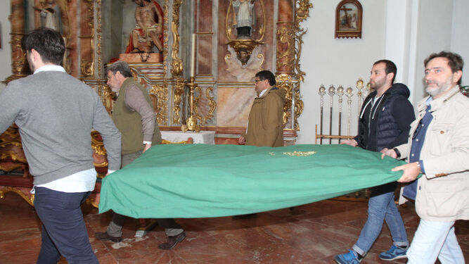 El Simpecado de Almonte llega a la Catedral de La Merced para el encuentro de Hermandades Rocieras