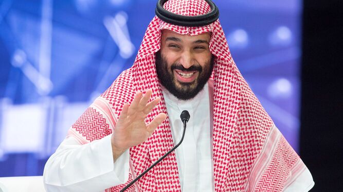 Mohamed ben Salman, príncipe heredero saudí, sonríe durante un foro económico en Riad.