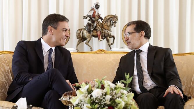 Pedro Sánchez, con el primer ministro marroquí, Saadedín Al Othmani.