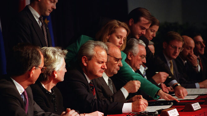 Firma de los Acuerdos de Dayton en 1995.