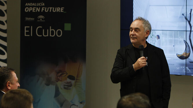 Ferran Adrià durante su ponencia en El Cubo.