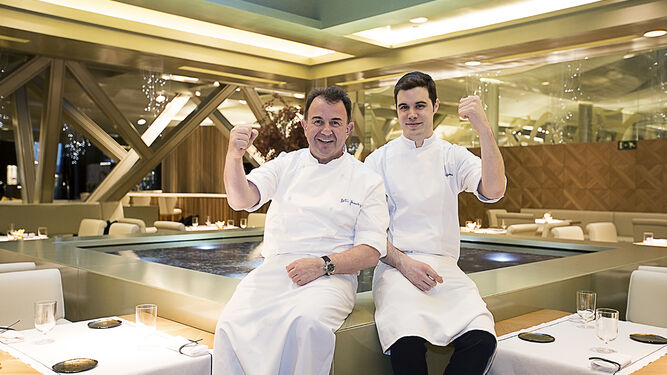 Martin Berasategui y el joven chef Xabier Goikoetxea en Oria, Barcelona