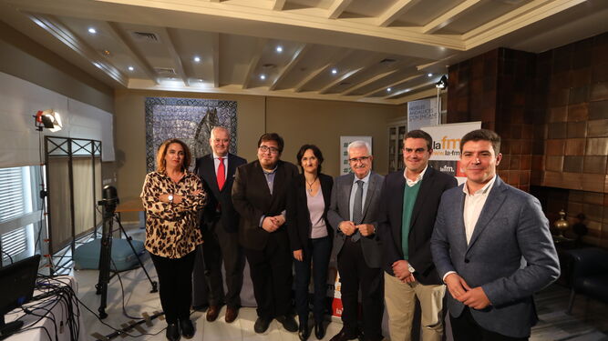 Los cuatro candidatos con los representantes de 'la-fm' y del hotel Jerez.