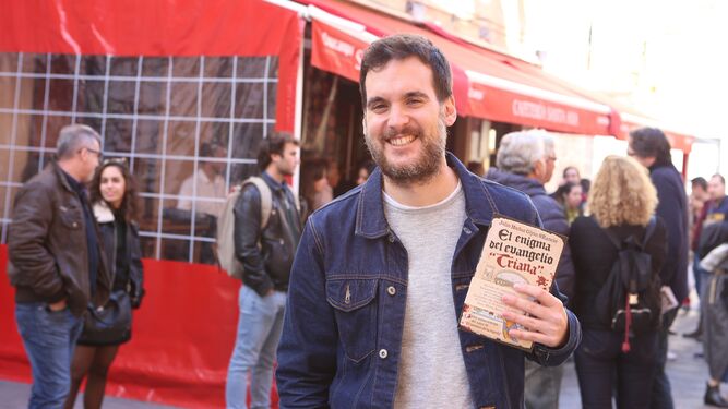 Julio Muñoz Gijón, con su nueva novela ayer en Santa Ana.