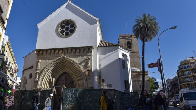 La iglesia de Santa Catalina todavía era objeto hoy de los últimos trabajos.