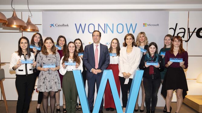 Todas las galardonadas en la entrega de los premios de CaixaBank y Microsoft España.