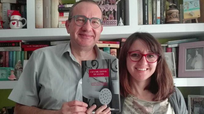 Los escritores Tomás Sánchez y Lourdes Páez.
