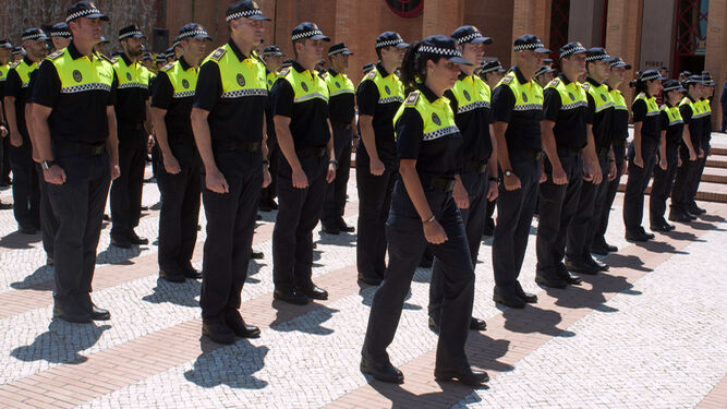 Una mujer encabeza la última promoción de policías locales de Sevilla.
