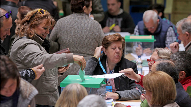Una mesa de votación en las últimas elecciones andaluzas