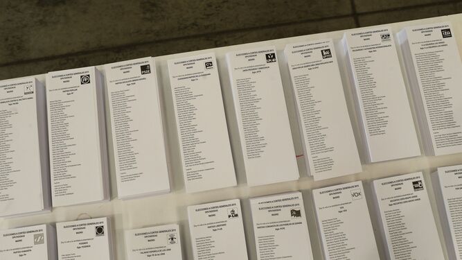 Papeletas de las elecciones autonómicas andaluzas de marzo de 2015.