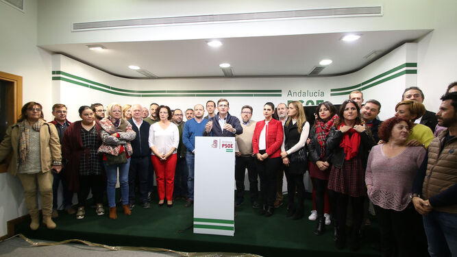 El secretario general del PSOE analizó los resultados con los candidatos y cargos en la sede