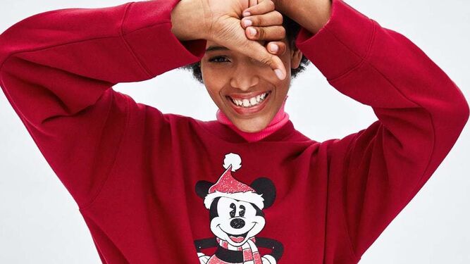 Los chalecos de Navidad se sustituyen por los jersys de Mickey Mouse.