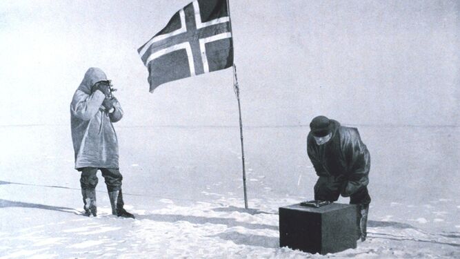 Amundsen, a su llegada al Polo Sur.