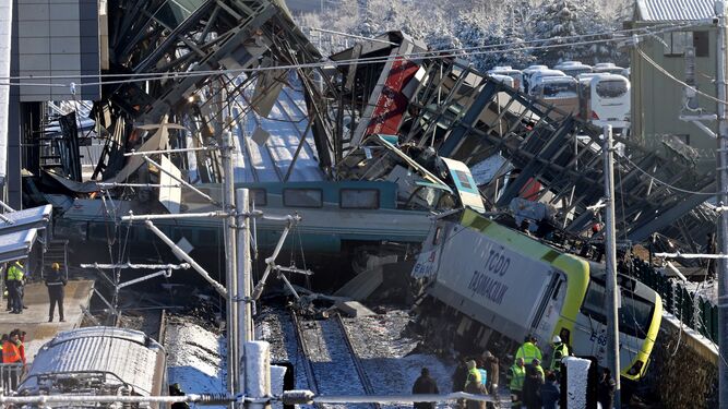Las im&aacute;genes del accidente ferroviario de Ankara