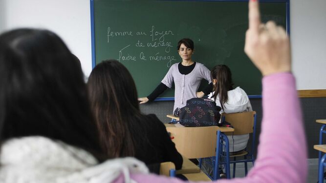 Una profesora de Bachillerato imparte clases de Francés.