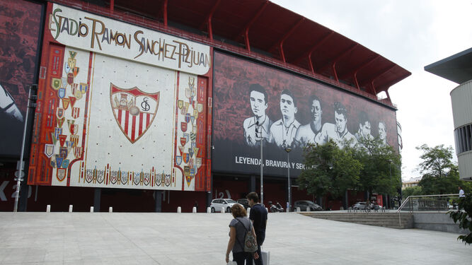 Exterior de estadio Ramón Sánchez-Pizjuán