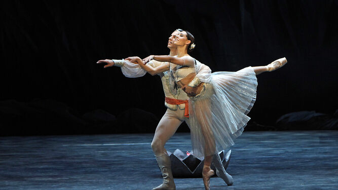 Las im&aacute;genes de 'La Bayadera' del Ballet Nacional Checo, en el Teatro de la Maestranza