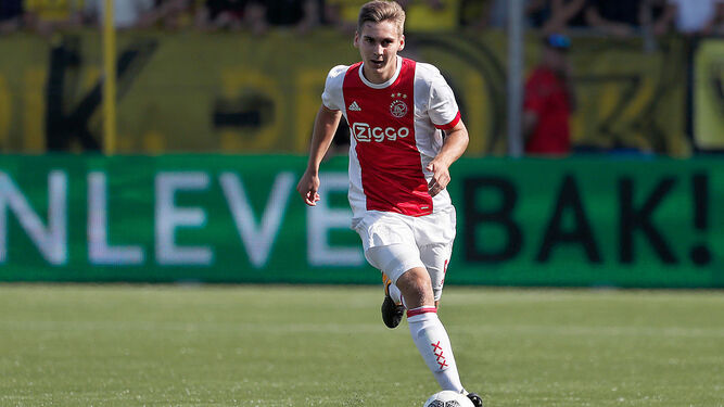 Wöber, en un partido con el Ajax.