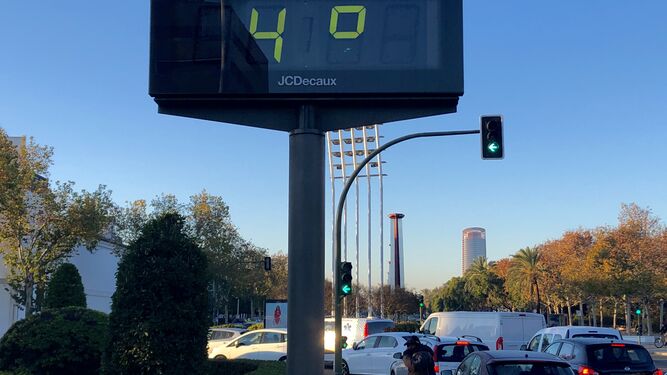 El termómetro junto al puente de la Barqueta marca 4 grados en Sevilla.
