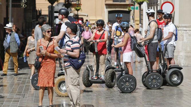 Un grupo de turistas en el centro de Málaga