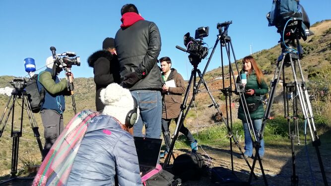 Prensa cubriendo el rescate de Julen al pie del cerro de Totalán.