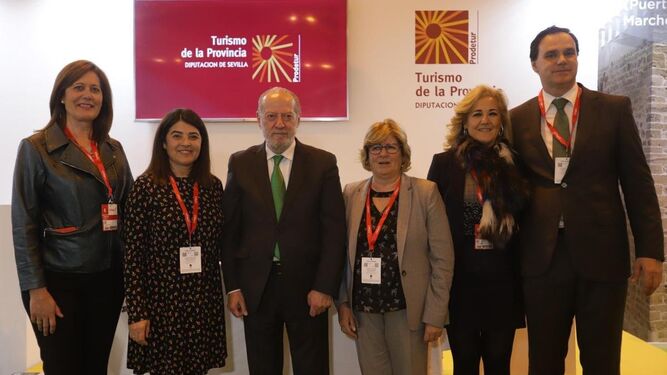 El presidente de la Diputación junto a la presidenta de Prodetur, en la Feria Internacional de Turismo de Madrid.