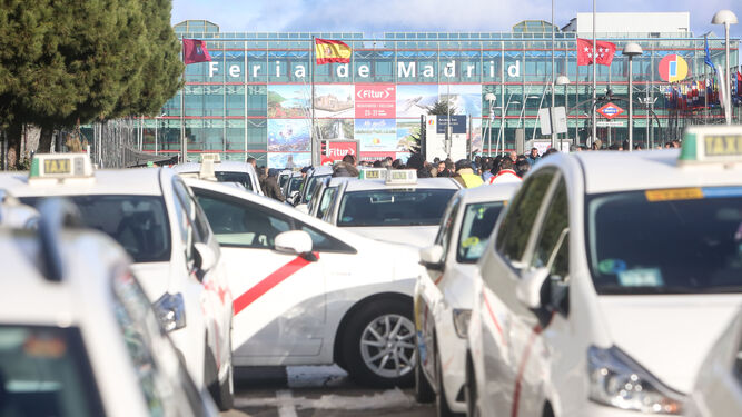 Los taxistas madrileños se concentran en la entrada de Ifema