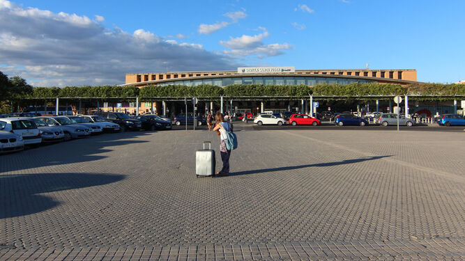 La entrada de la estación de trenes de Santa Justa en Sevilla.
