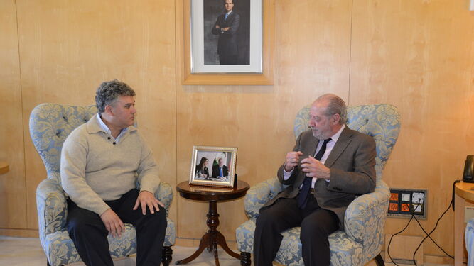 Villalobos con al nuevo secretario general de UPA, Juan Vicente Revert.