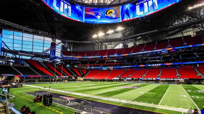 El estadio de la final, el Mercedes Benz de Atlanta, se llenará esta noche por la Super Bowl