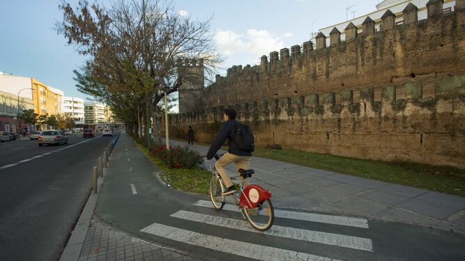 El carril bici de la ronda histórica es el más usado de la ciudad.
