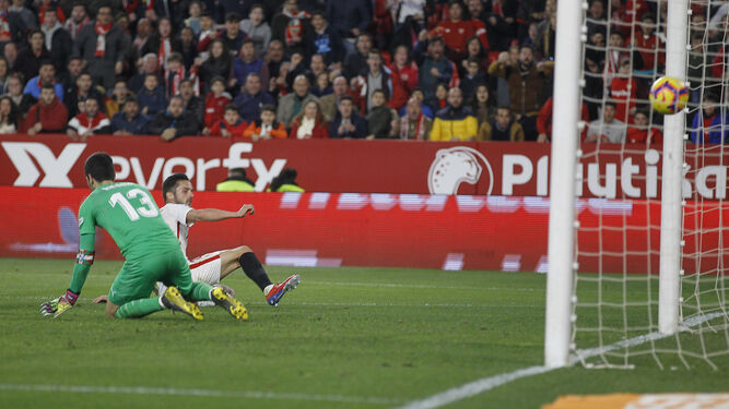 El gol del empate del Sevilla, marcado por Sarabia en el descuento.