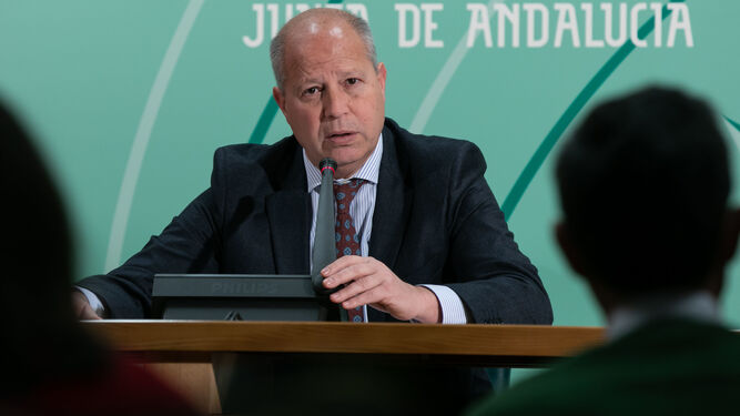 El consejero de Educación y Deporte, Javier Imbroda, durante su comparecencia pública.