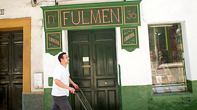 Puerta de la librería Fulmen, en el número 36 de la calle Zaragoza, cuando aún estaba abierta.