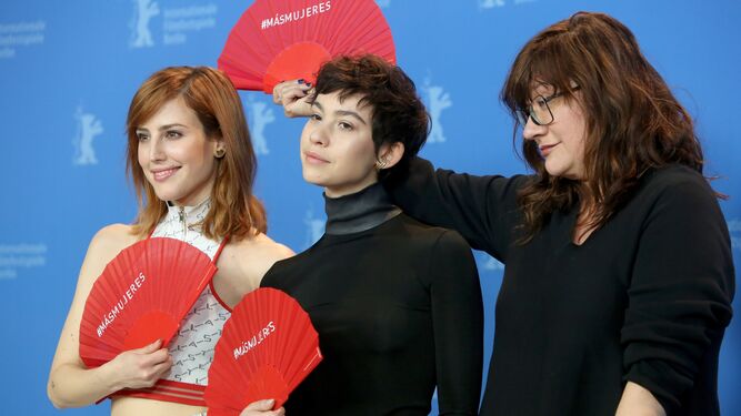 Natalia de Molina, Greta Fernández e Isabel Coixet, en Berlín.